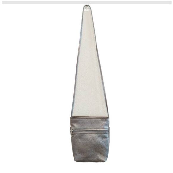 SAS Portrait Collection Darla Silver Metallic Crossbody Purse Bag Travel Compact - Picture 1 of 11